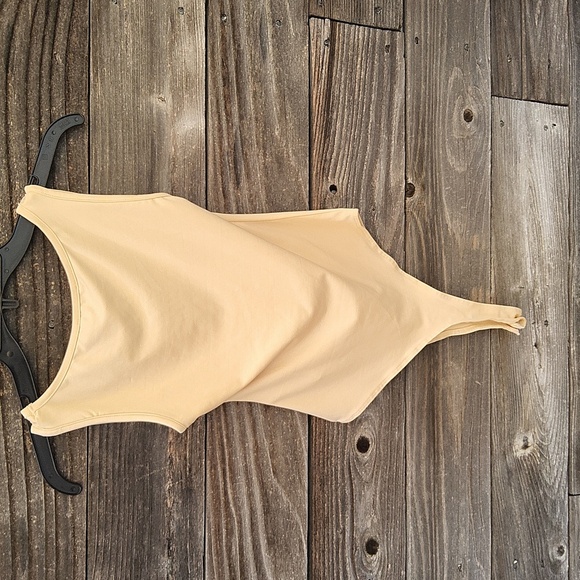 Pretty Little Thing Nude Bodysuit Size 10 - Picture 2 of 6